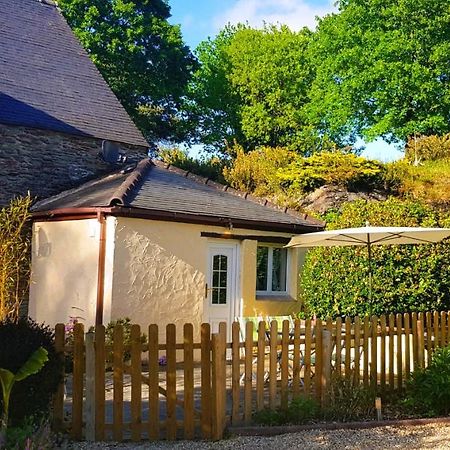 Le Vieux Moulin Gites - A Charming Stone Cottage With Garden View And Seasonal Pool Guégon Kültér fotó