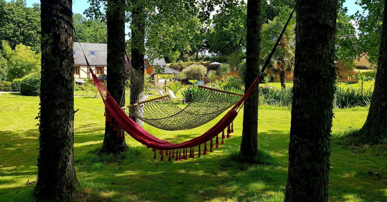 Le Vieux Moulin Gites - A Charming Stone Cottage With Garden View And Seasonal Pool Guégon Kültér fotó