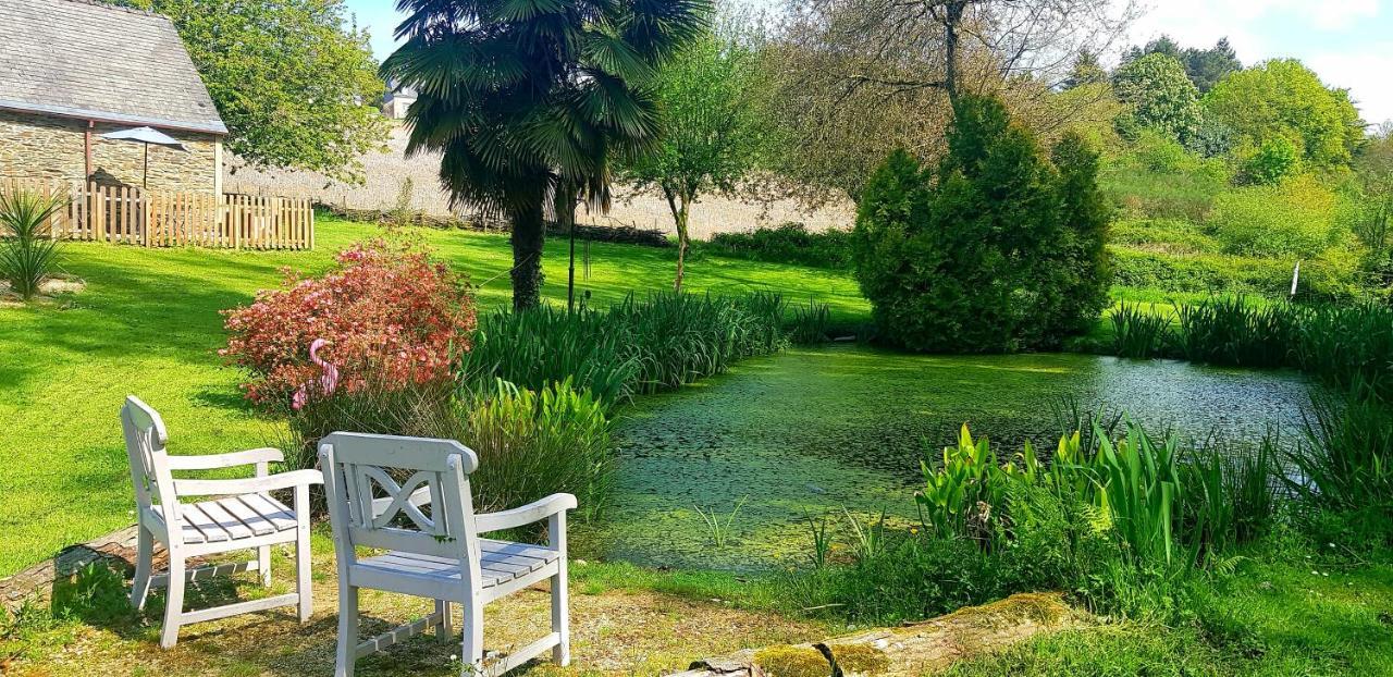 Le Vieux Moulin Gites - A Charming Stone Cottage With Garden View And Seasonal Pool Guégon Kültér fotó